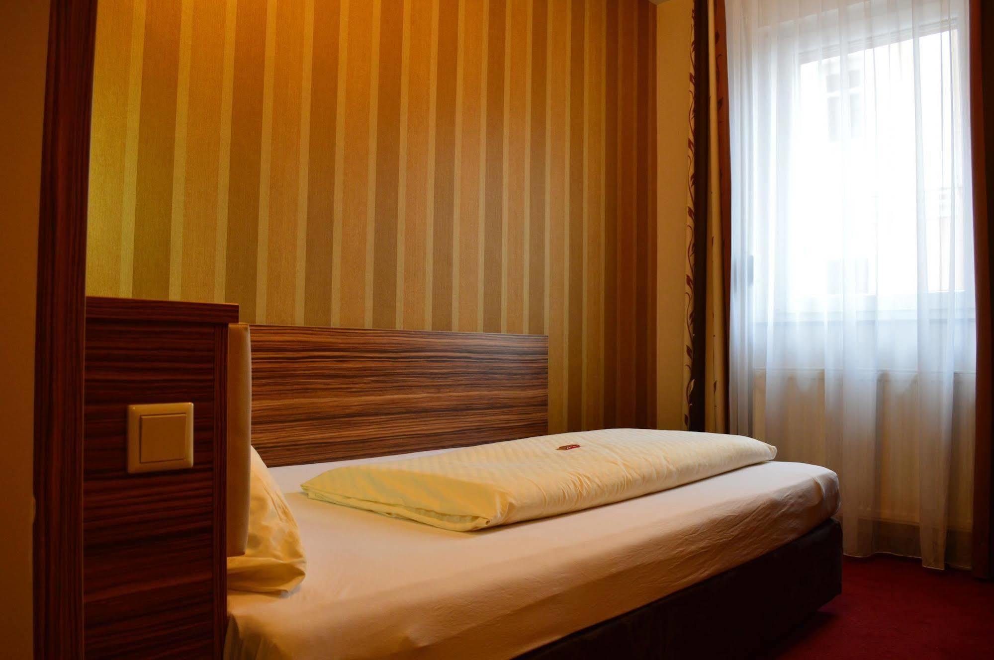 Erde Hotel Эрланген Экстерьер фото